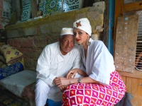 A rural caravan healer near Marrakech shares oral histories and traditional remedies passed down through generations of itinerant practitioners. ©️ Regina Lynch-Hudson