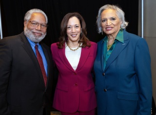 Lonnie G. Bunch III, Secretary of the Smithsonian Institution and recipient of the BWA Dolly Desselle Adams President’s Award, stands with former Vice President Kamala Harris and Gwainevere Catchings-Hess, president of The Black Women’s Agenda, Inc., duri
